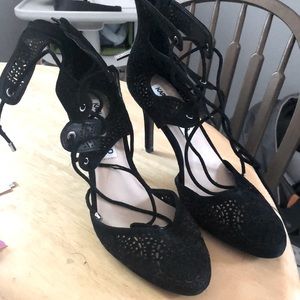 NEW karl lagerfeld size 8 heels, more like 7.5